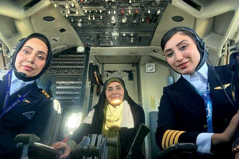 وزیر راه: با نرخ گذاری دستوری در حوزه بلیت هواپیما مخالف هستم