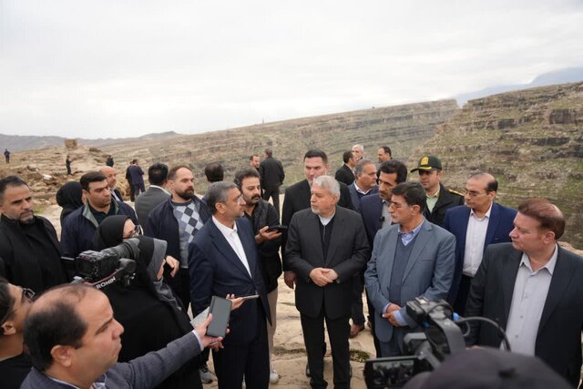 تاکید وزیر میراثفرهنگی بر تهیه بسته گردشگری ویژه برای دره خزینه لرستان