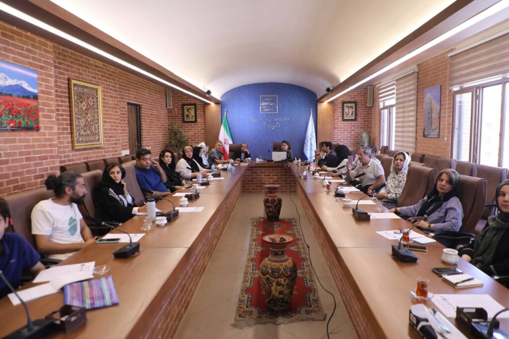 توانمندسازی راهنمایان گردشگری اردبیل با برگزاری کارگاههای تخصصی/ شناسایی بیش از ۱۰۰ گونه زیستی در اکوتور تخصصی پرندهنگری و گیاهشناسی 925103
