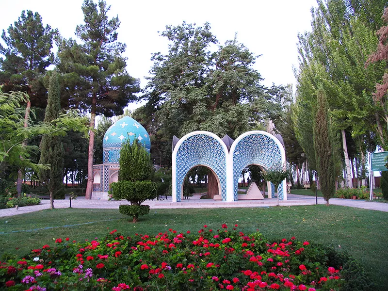 نیشابور در مسیر پایتخت گردشگری اکو؛ از هویت تاریخی تا توسعه زیرساختها The tomb of Kamal ol Molk.jpg