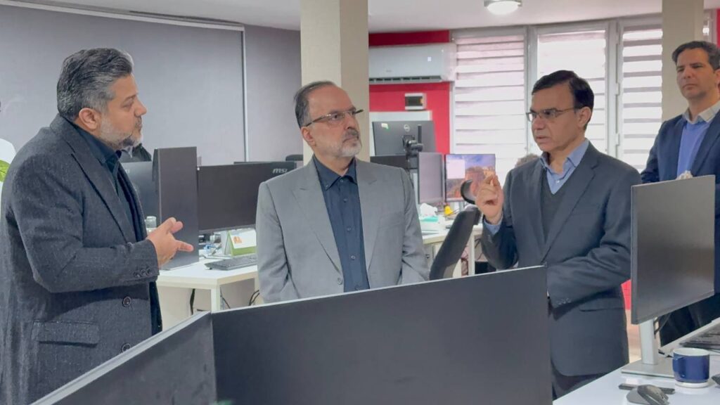 در بازدید از هلدینگ اقامت۲۴/ تأکید مشاور وزیر امور خارجه بر نقش بخش خصوصی در توسعه گردشگری و ارزآوری کشور