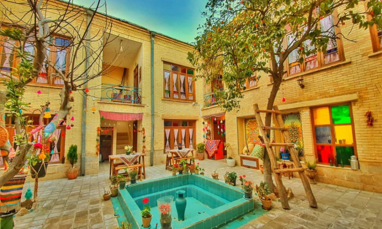 وزیر میراث فرهنگی و گردشگری: سیاست ما سوق دادن نیمی از گردشگران به سوی اقامتگاه های بومگردی است