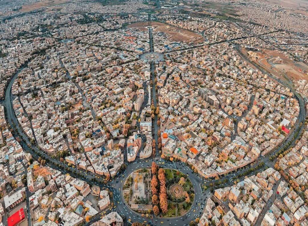 مدیرکل میراث فرهنگی همدان: اقتصاد گردشگری باید در زندگی مردم اثرگذار باشد تصویر هوایی همدان 2