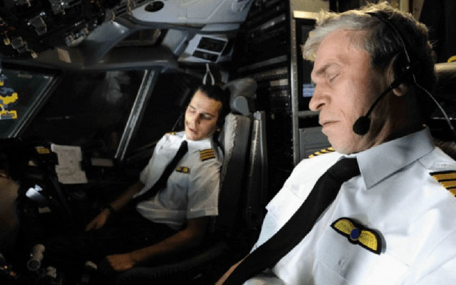 خوابیدن خلبان