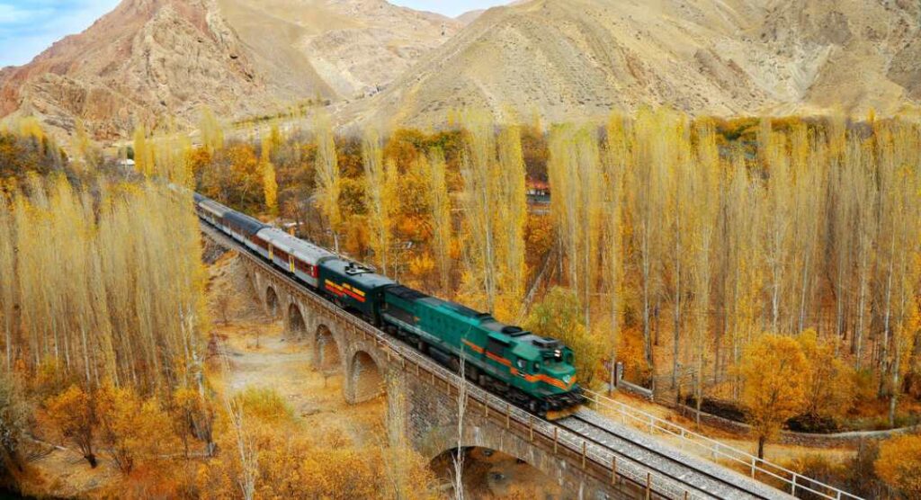 استاندار مازندران: خط ریلی مازندران – سمنان کلید میخورد قطار مسافربری 2