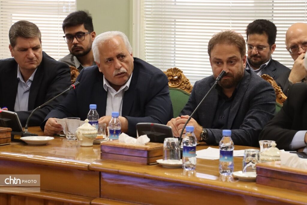 رئیس جامعه هتلداران خراسان رضوی: هتلهای مشهد با تخفیفهای تا 70 درصد پذیرای زائران هستند/ اولویت اسکان با مراکز اقامتی مجاز باشد مادرشاه3یان 2
